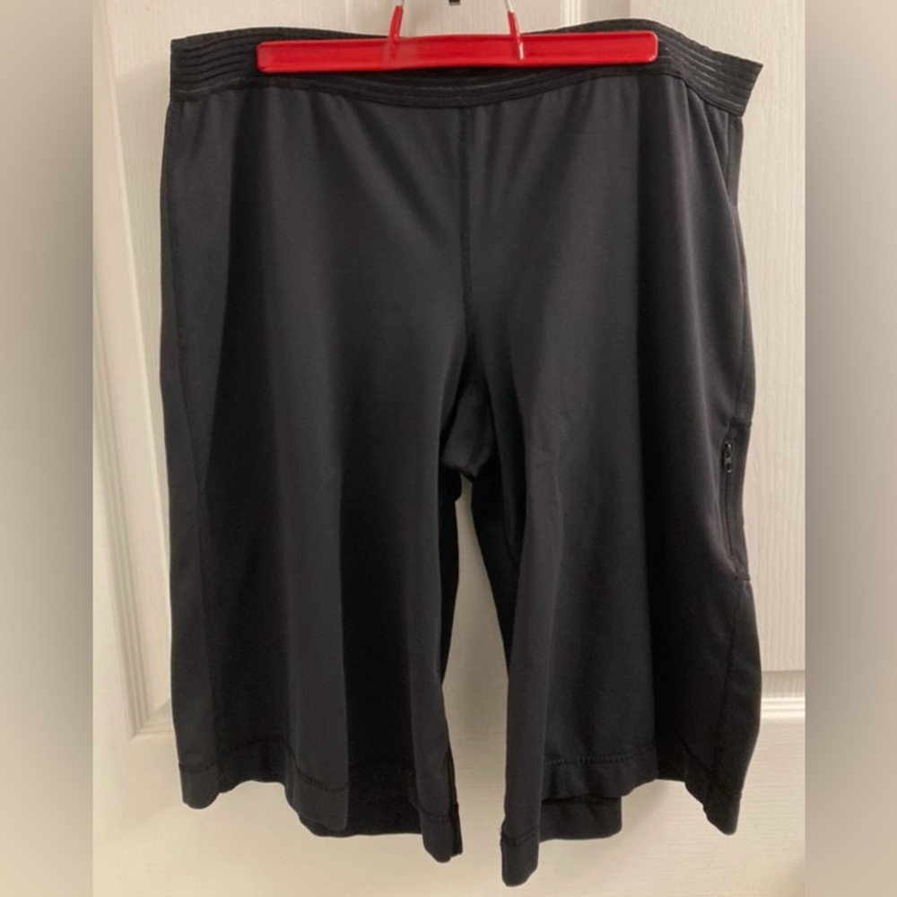 COMFY Lululemon long, wide spandex style shorts in black with small zip pocket